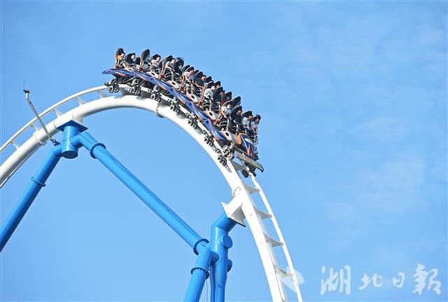 |国庆首日欢乐谷迎数万名游客