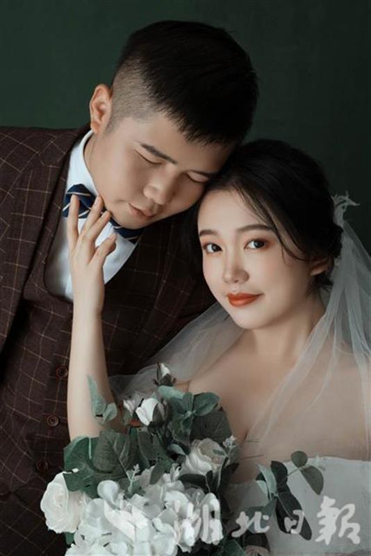 |新婚铁路夫妻双节坚守岗位 只为更多旅客安全抵达目的地