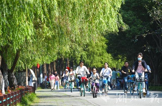 |今天，武汉东湖景区好热闹
