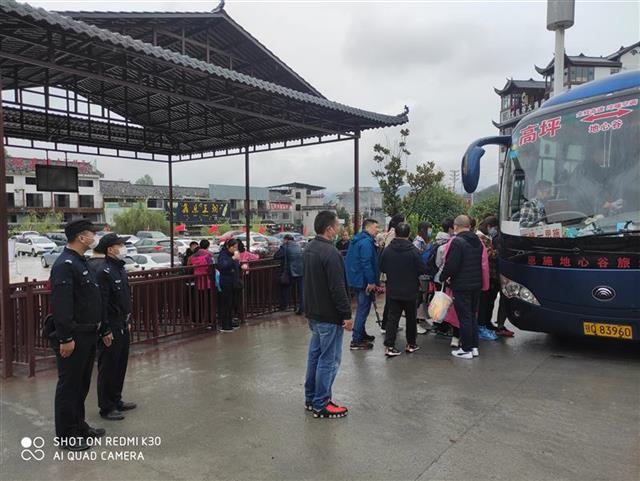 |化解矛盾紧急处置湖北警方5天服务群众3200余人次