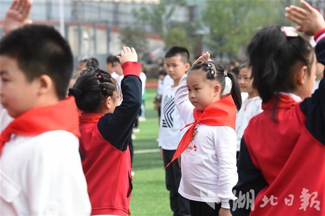 |让红领巾更加鲜艳，今天我入队啦！