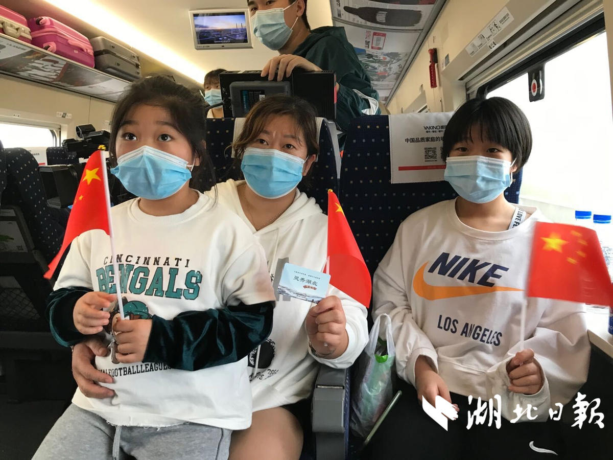 |坐着高铁看中国 | 国庆遇上中秋，高铁上遇见你