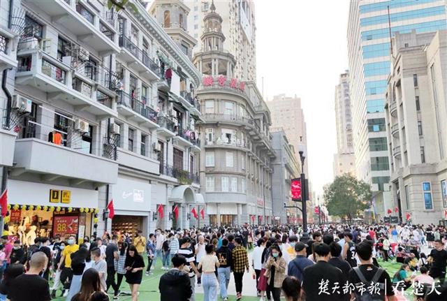|华丽蝶变！江汉路步行街High起来了