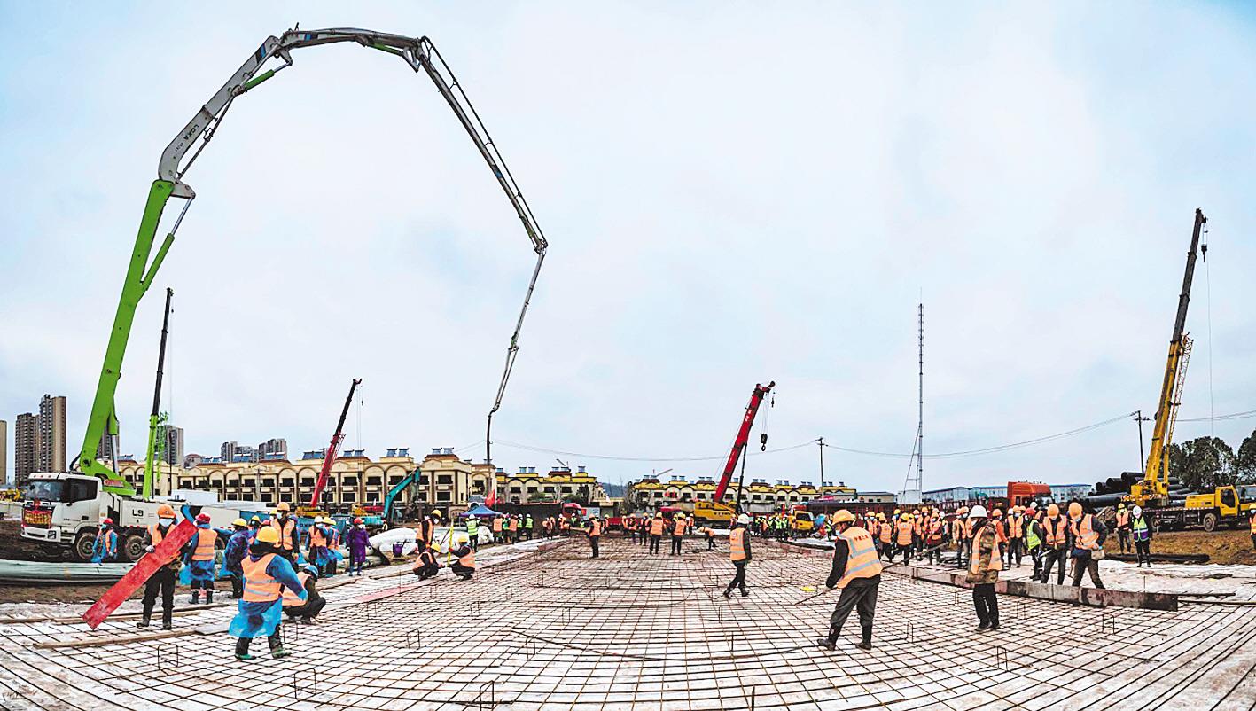 |她拍下“雷与火的冲锋号” 女摄影师“两山”医院作品被国博收藏