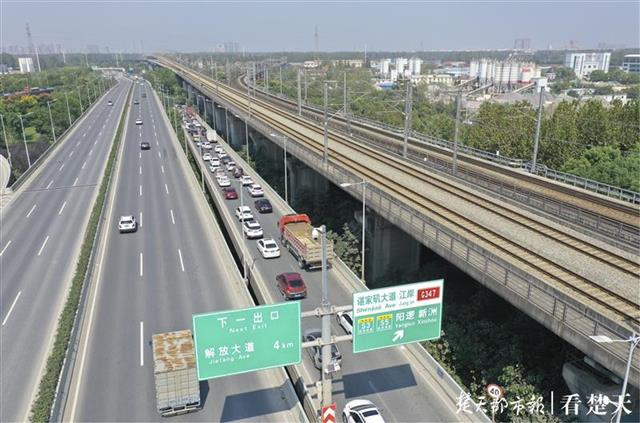 |记者双节首日探访出城路，老堵霸三金潭立交让位新堵霸平安铺立交