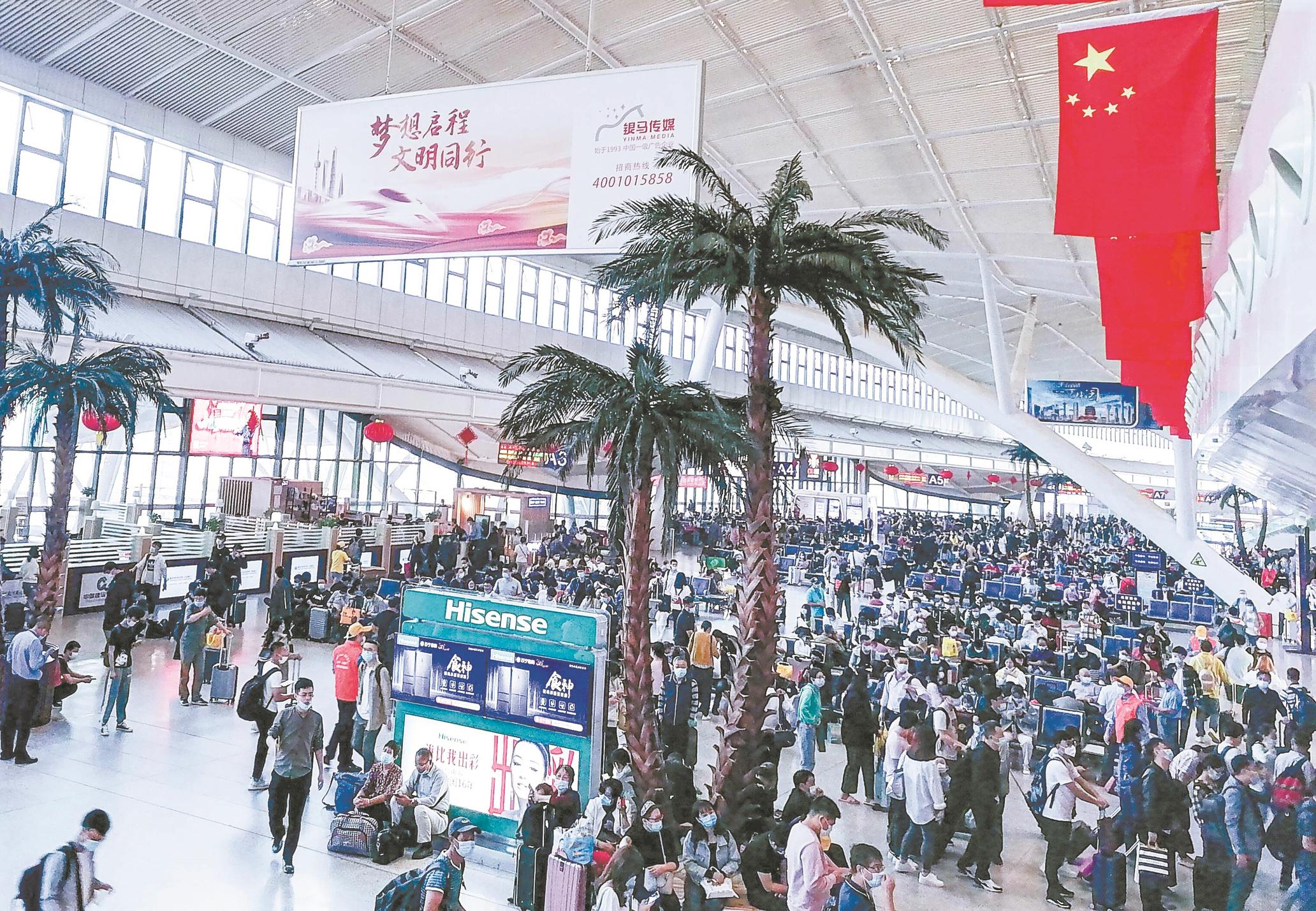 |刚坐高铁送儿子去上海上学，国庆又坐高铁踏上团圆之旅，热干面与广州茶和北京鸭更亲近