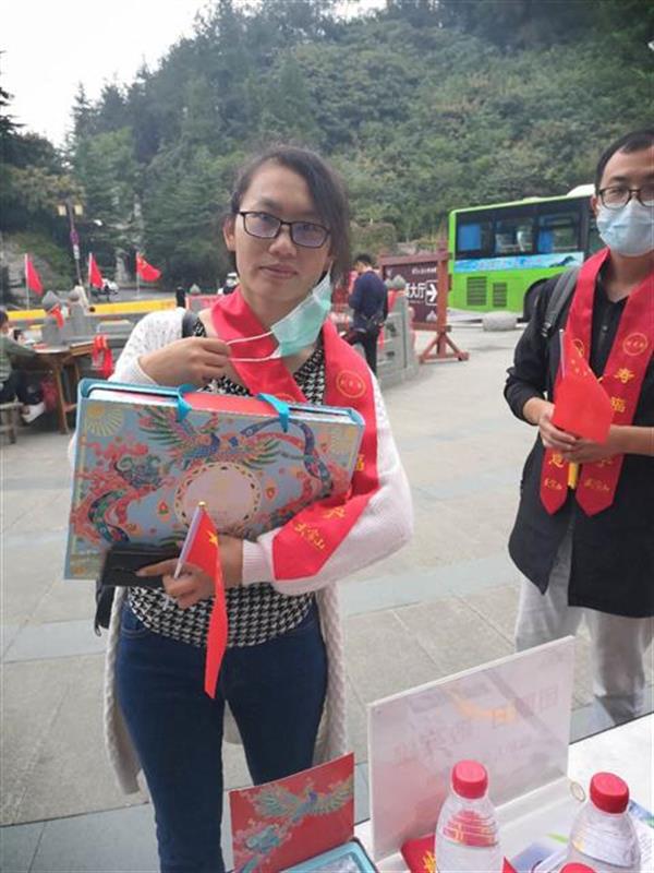 |温情月饼沁润游客心