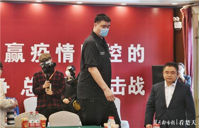|姚明携国家队球员走进火神山医院，向抗疫英雄致敬