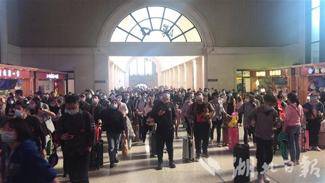 |国庆假期武铁客运量突破600万人次