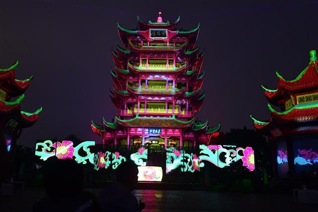 |《夜上黄鹤楼》国庆黄金周场场爆满，省外游客占四成
