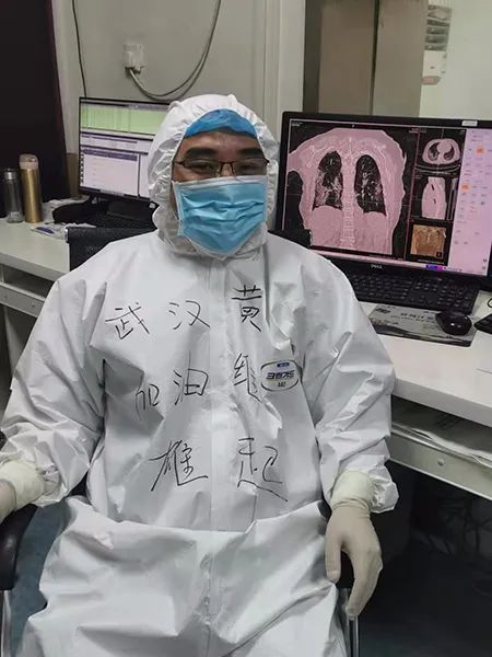 |一个人的远征——乐山援鄂“独行医侠”黄维在武汉革命博物馆重温抗疫历程