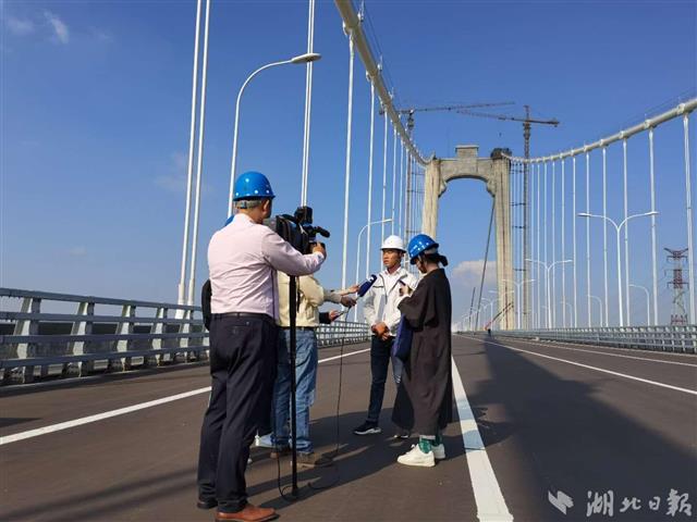 |在鄂央企中交二航局建功江苏镇江 世界首座高速铁路悬索桥即将开通