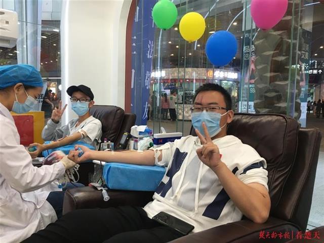 |我为祖国捐热血！小长假前三天，武汉近2000人无偿献血60万毫升