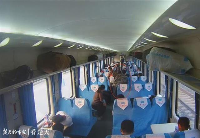 |旅客熟睡手机随意乱放，男子见财起意偷盗被刑拘