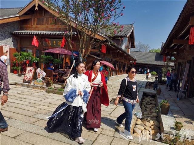 |吹糖人 品三蒸 划龙舟！在水乡小镇感受沔阳风情