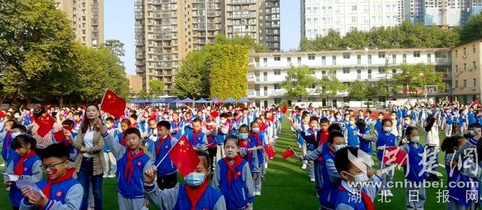 |大学国旗班来啦！武汉吉林街小学开展爱国主义教育