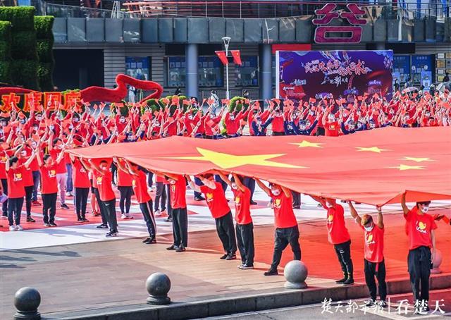 |重启半年：武汉重回活力之城