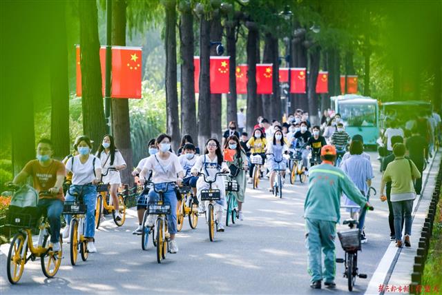 |双节同庆，东湖绿道好“热”