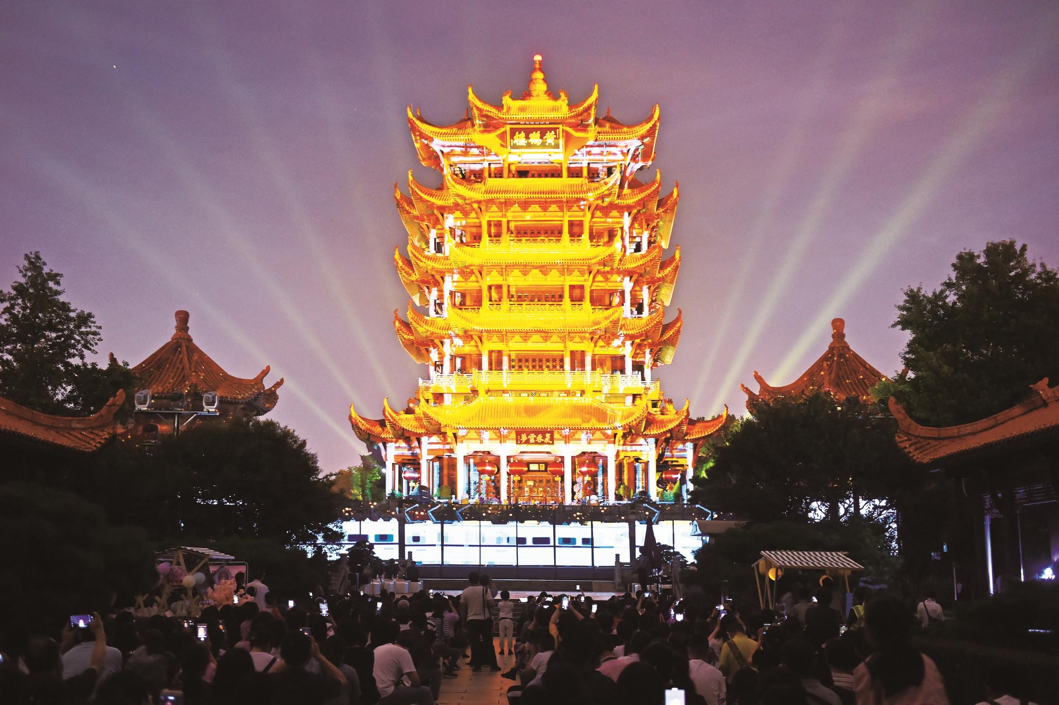 |登黄鹤楼，望长江，芝麻酱里尝面香 国庆黄金周全国游客共赴“武汉之约”