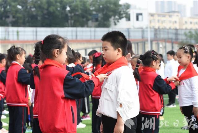 |让红领巾更加鲜艳，今天我入队啦！