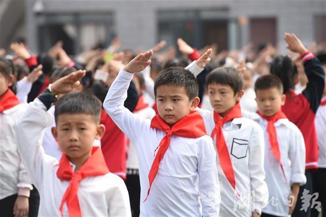 |让红领巾更加鲜艳，今天我入队啦！