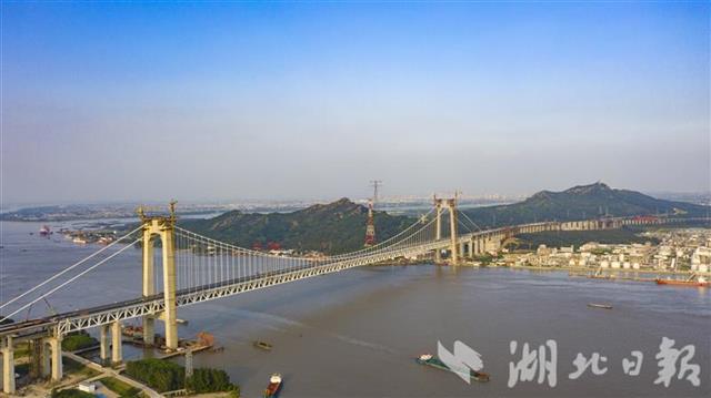 |在鄂央企中交二航局建功江苏镇江 世界首座高速铁路悬索桥即将开通