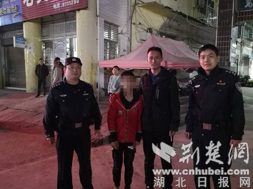 |男孩深夜离家出走 老河口民警两小时找回