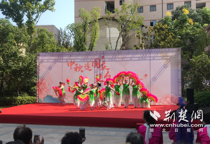 |汉阳青石社区为群众送上文艺盛宴