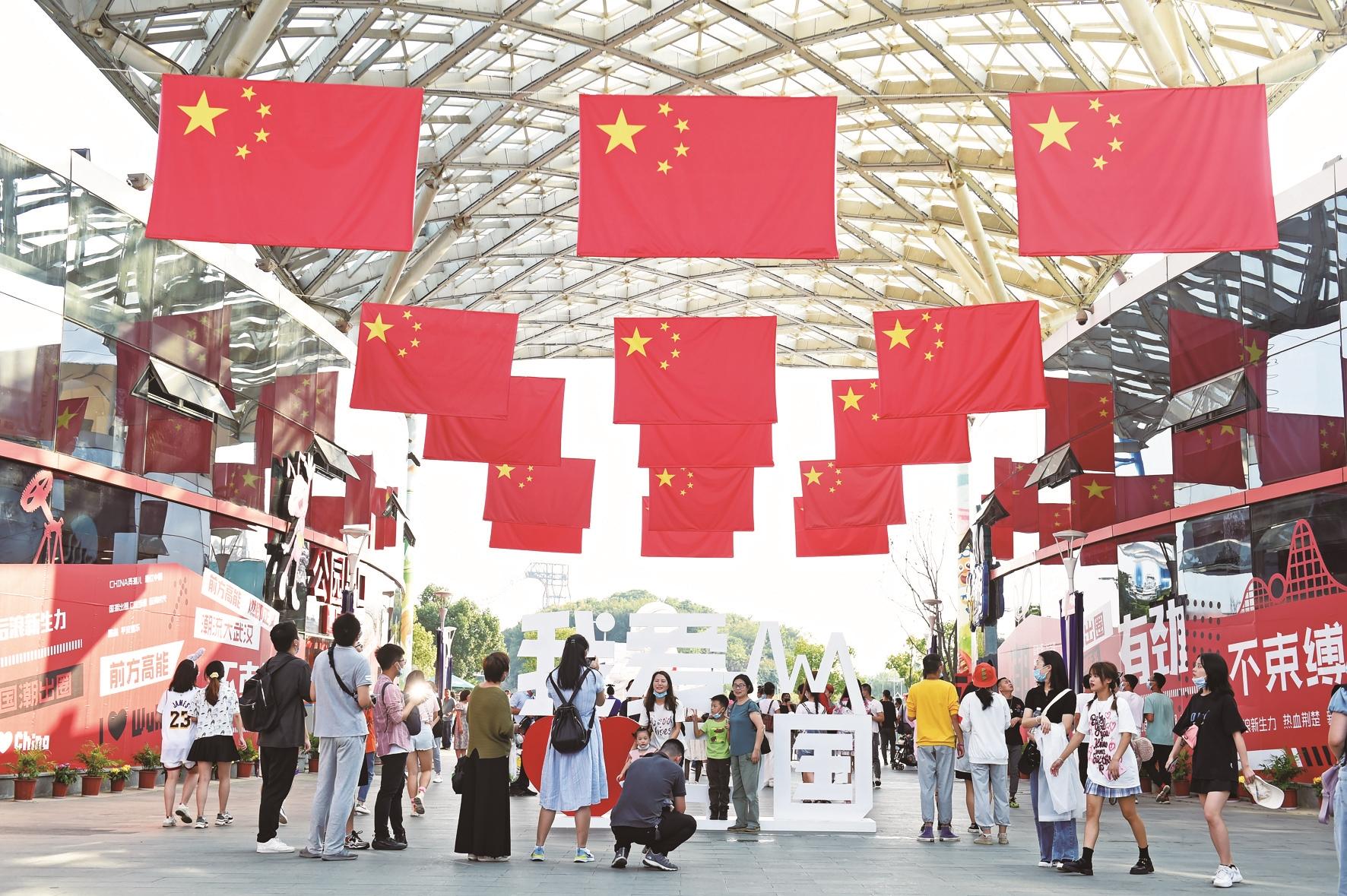 |登黄鹤楼，望长江，芝麻酱里尝面香 国庆黄金周全国游客共赴“武汉之约”