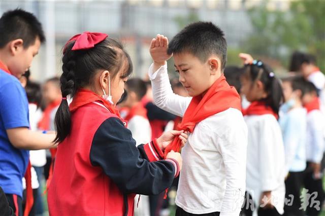 |让红领巾更加鲜艳，今天我入队啦！