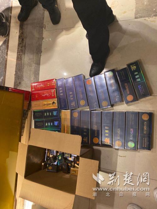 |惯偷徒手拉断商铺门把入店盗窃夜巡民警5分钟赶到瓮中捉鳖