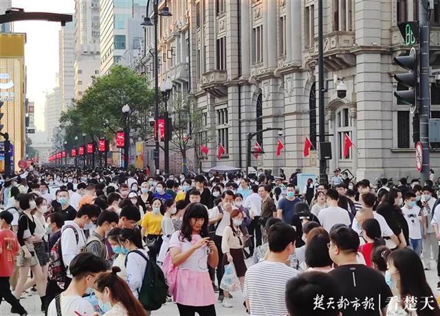 |华丽蝶变！江汉路步行街High起来了