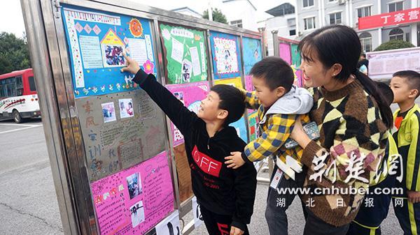 |丹江口市举办“水之廉”家风家训廉洁文化书画展