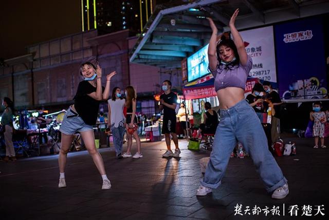 |重启半年：武汉重回活力之城