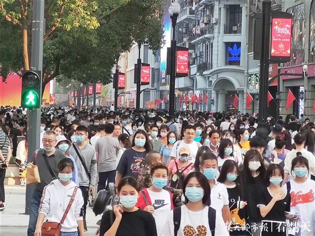 |华丽蝶变！江汉路步行街High起来了