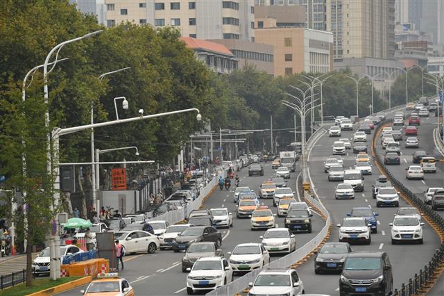 |“开源”又“挖潜”！多家医院上天入地破解停车难，专家支招：市民转变观念是关键