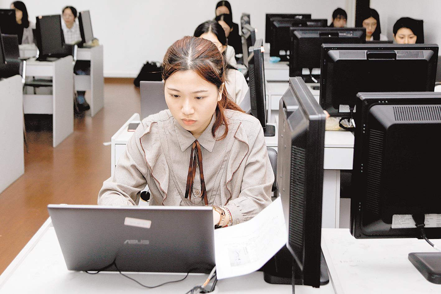 |“准老师”走上讲台赛讲课