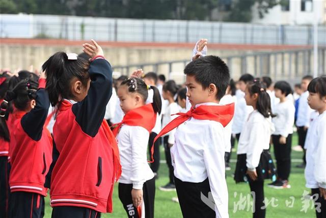 |让红领巾更加鲜艳，今天我入队啦！