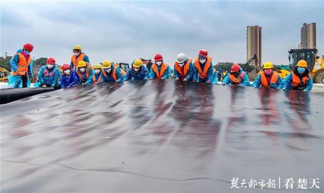 |女摄影师全程跟拍武汉“两山”建设，作品《雷和火的冲锋号》被国家博物馆永久收藏