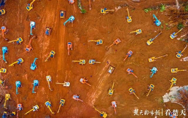 |女摄影师全程跟拍武汉“两山”建设，作品《雷和火的冲锋号》被国家博物馆永久收藏