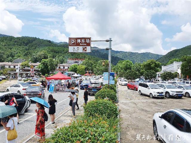 |巨幅国旗迎国庆