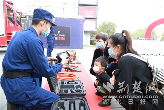 |第31个国际减灾日 武汉洪山区市民街头广场体验防灾急救技能