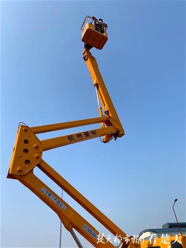 |女摄影师全程跟拍武汉“两山”建设，作品《雷和火的冲锋号》被国家博物馆永久收藏