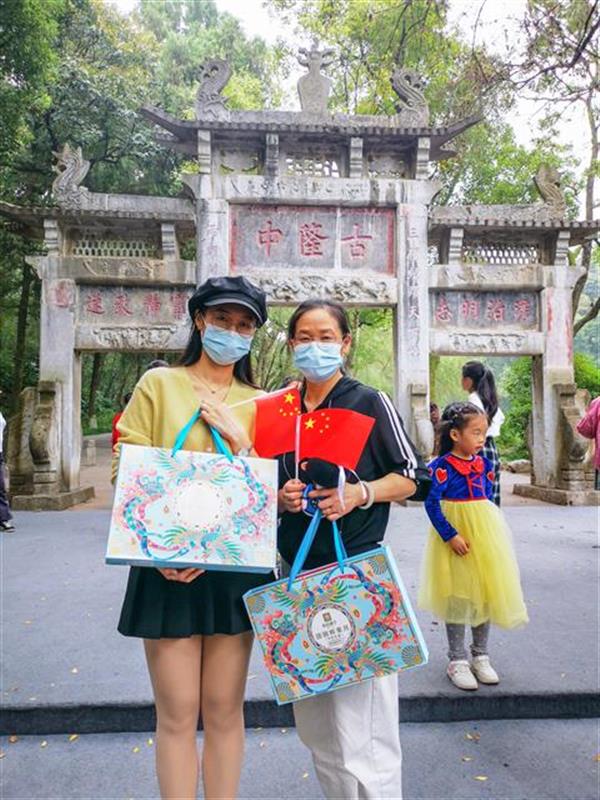 |温情月饼沁润游客心