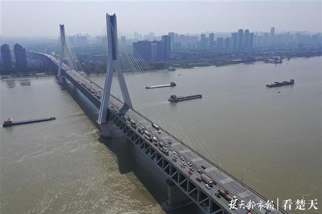 |记者双节首日探访出城路，老堵霸三金潭立交让位新堵霸平安铺立交