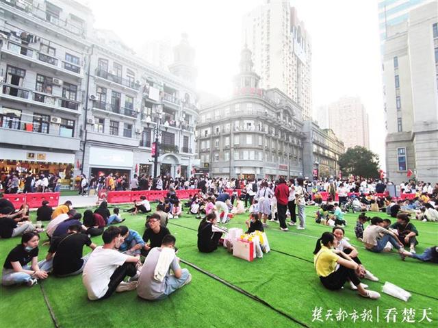 |华丽蝶变！江汉路步行街High起来了