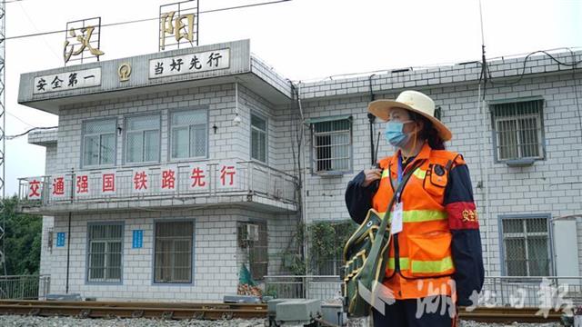 |新婚铁路夫妻双节坚守岗位 只为更多旅客安全抵达目的地