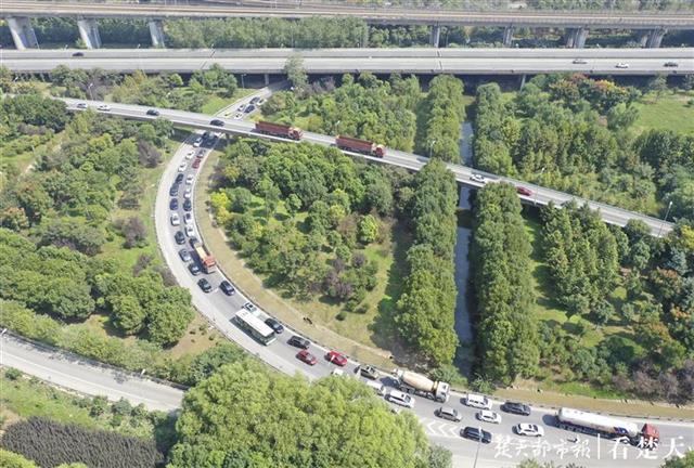 |记者双节首日探访出城路，老堵霸三金潭立交让位新堵霸平安铺立交
