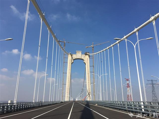 |在鄂央企中交二航局建功江苏镇江 世界首座高速铁路悬索桥即将开通