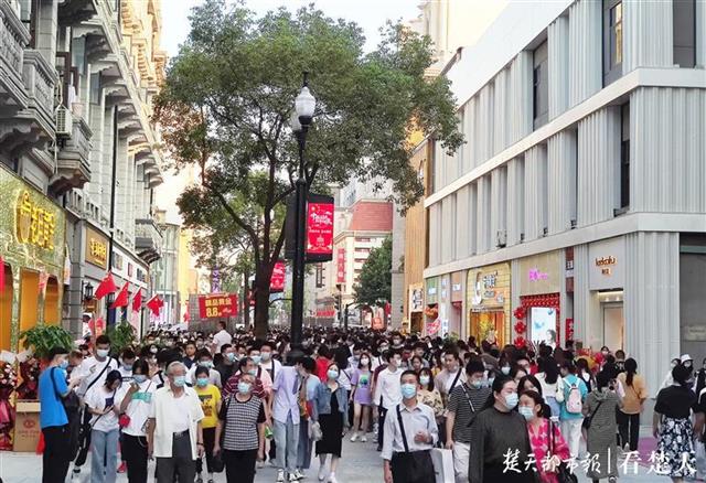 |华丽蝶变！江汉路步行街High起来了